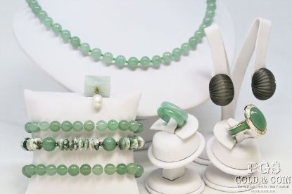 Picture of Assorted Green Jade/Jadeite Necklaces, Bracelets, Rings & Pendant 