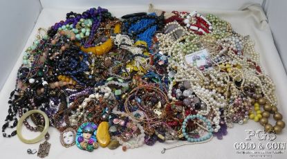 Picture of Beaded/Gemmed/Pearl Fashion Jewelry 18lbs
