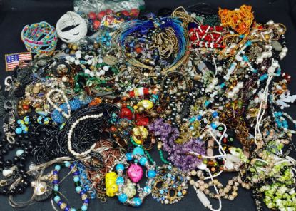 Picture of 9.4lb Assorted Beaded & Natural Stone Fashion Jewelry 